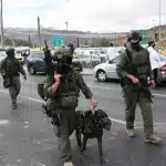 Το Ισραήλ κατεδαφίζει σπίτια συγγενών στα χωριά των Παλαιστίνιων δραστών της επίθεσης στην Ιερουσαλήμ