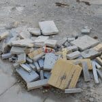 ΠΡΟΣΦΥΓΙΚΑ ΠΑΤΡΑΣ: Ολοκλήρωσαν την πλακόστρωση αλλά... ξέχασαν τα μπάζα