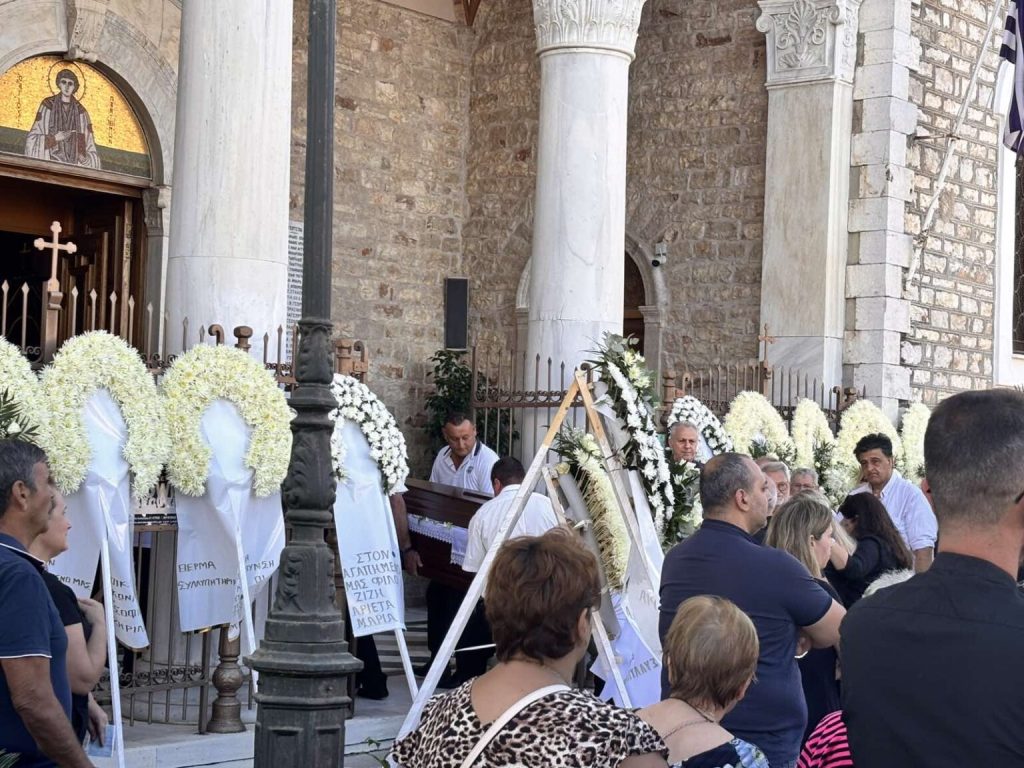 ΜΕΣΟΛΟΓΓΙ: Τελευταίο... πλάνο για τον Γιώργο Παυλάκη - Οδύνη και συντριβή στο "στερνό αντίο"