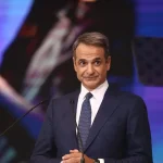 Η μαντινάδα του Κυριάκου Μητσοτάκη προς πάσα κατεύθυνση: «Καλοχαιρέτα τον πεζό όταν καβαλικέψεις»