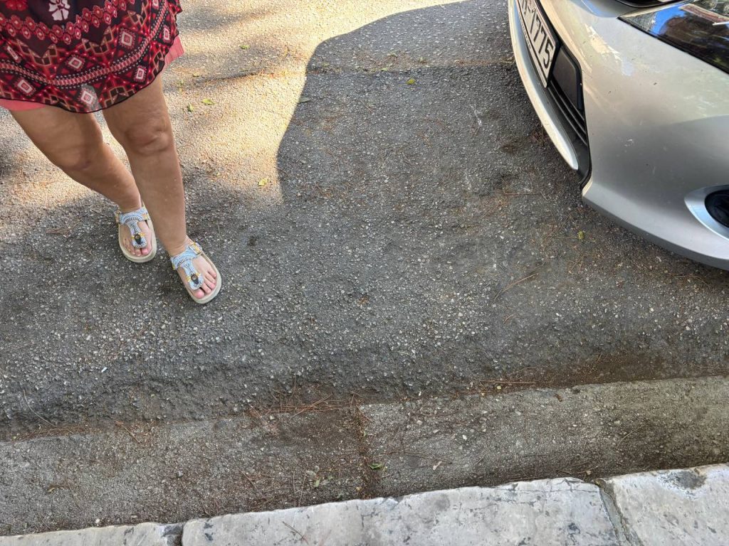 ΠΑΤΡΑ: Γκρεμοτσακίστηκε στα Ψηλαλώνια! Χαλασμένα τα πλακάκια - ΔΕΙΤΕ ΒΙΝΤΕΟ