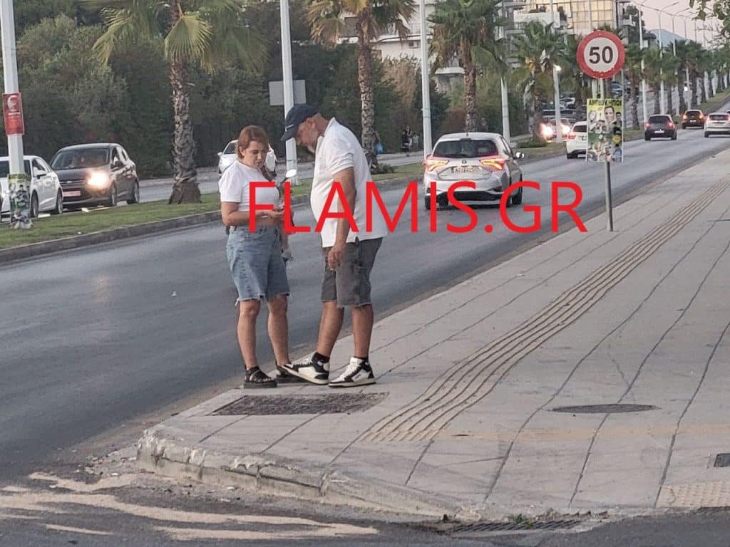 ΔΕΙΤΕ ΦΩΤΟ: Λουλούδια και κεριά στο σημείο που "έσβησε" ο Δημήτρης μετά το τροχαίο στην οδό Αμερικής ΔΕΙΤΕ ΦΩΤΟ: Λουλούδια και κεριά στο σημείο που "έσβησε" ο Δημήτρης μετά το τροχαίο στην οδό Αμερικής