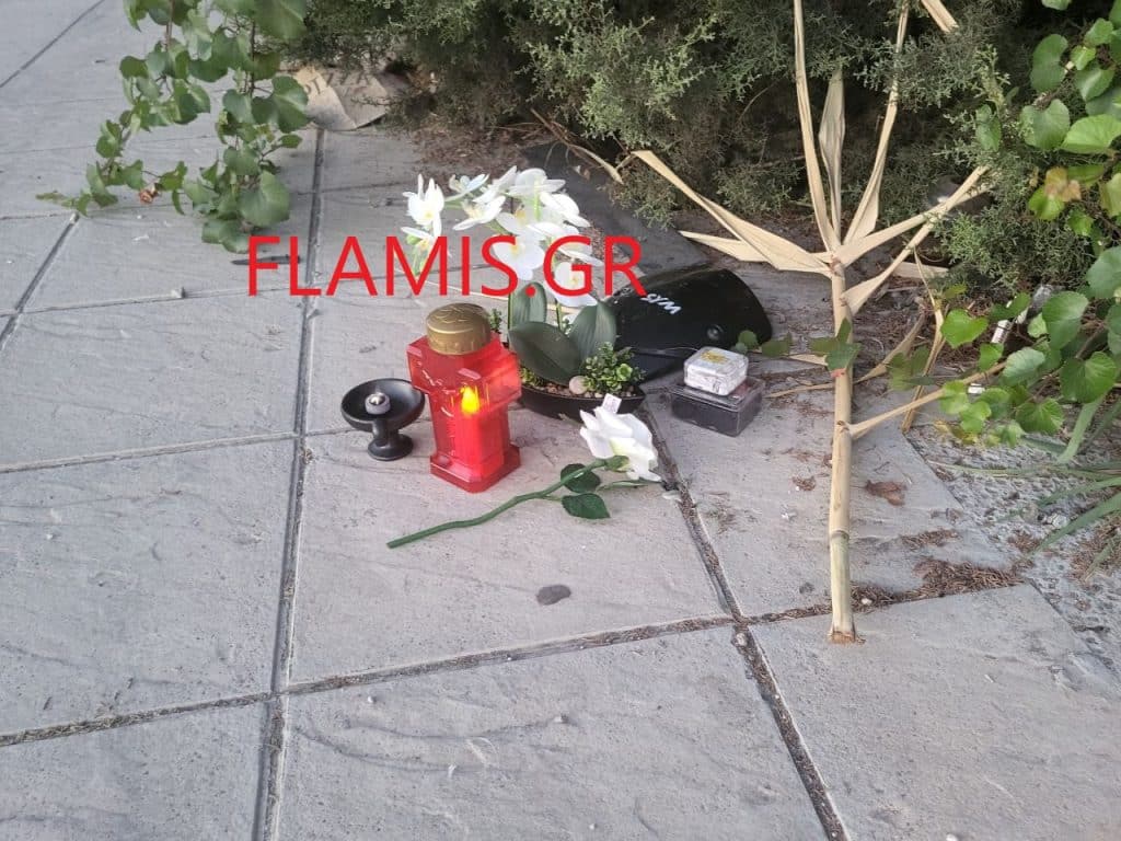 ΔΕΙΤΕ ΦΩΤΟ: Λουλούδια και κεριά στο σημείο που "έσβησε" ο Δημήτρης μετά το τροχαίο στην οδό Αμερικής ΔΕΙΤΕ ΦΩΤΟ: Λουλούδια και κεριά στο σημείο που "έσβησε" ο Δημήτρης μετά το τροχαίο στην οδό Αμερικής