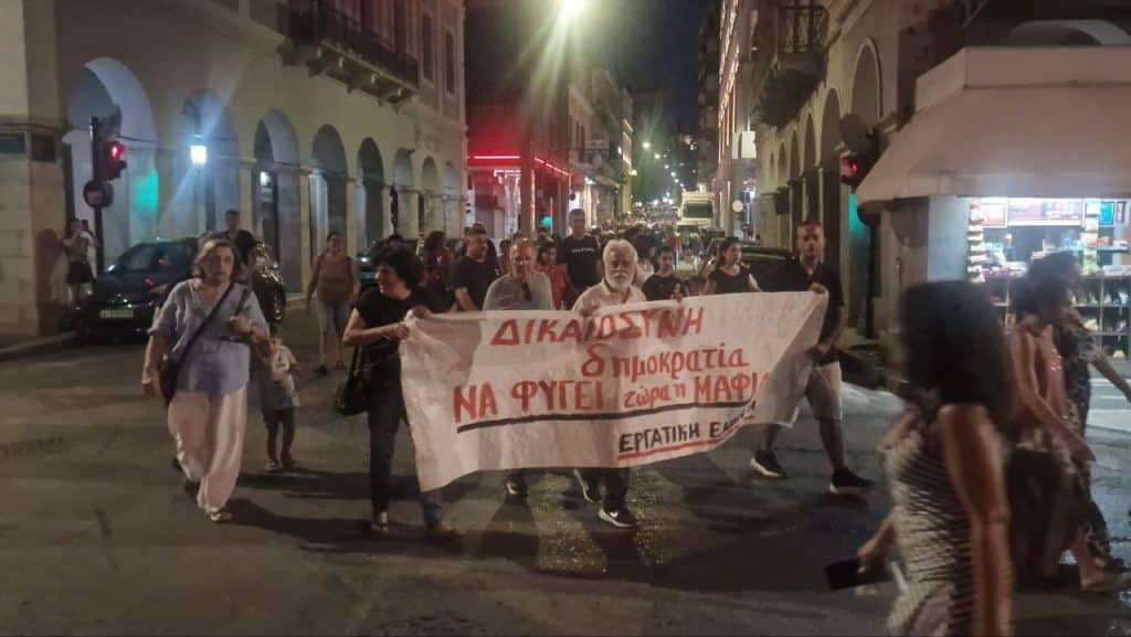 ΔΕΙΤΕ ΦΩΤΟ ΚΑΙ ΒΙΝΤΕΟ: Χιλιάδες στην πορεία για τα Τέμπη στην Πάτρα