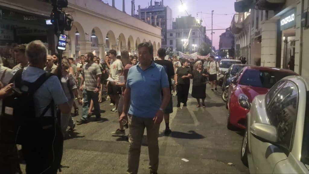 ΔΕΙΤΕ ΦΩΤΟ ΚΑΙ ΒΙΝΤΕΟ: Χιλιάδες στην πορεία για τα Τέμπη στην Πάτρα