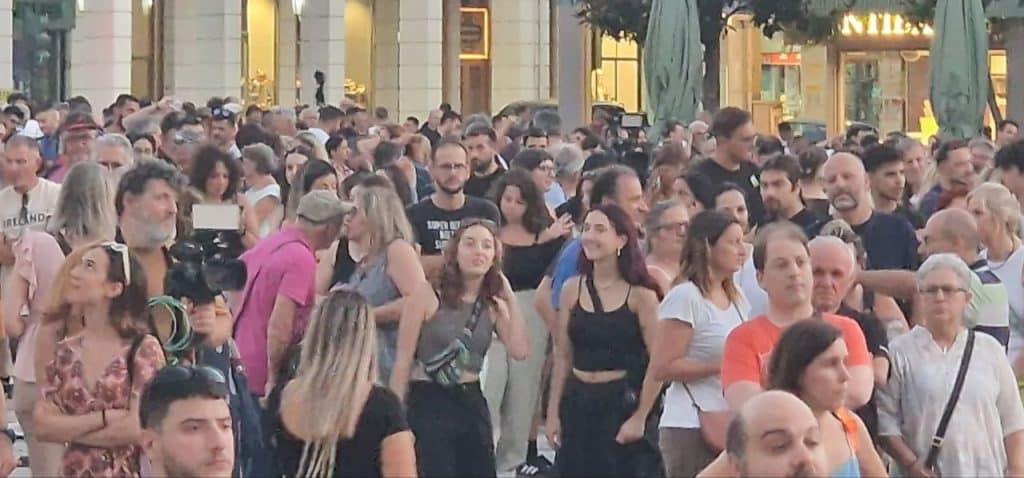 ΔΕΙΤΕ ΦΩΤΟ ΚΑΙ ΒΙΝΤΕΟ: Χιλιάδες στην πορεία για τα Τέμπη στην Πάτρα
