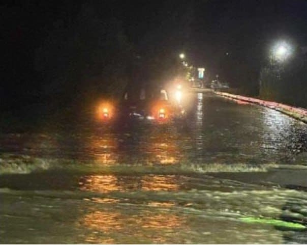 Προβλήματα από την κακοκαιρία στη Ζάκυνθο - Απεγκλωβίστηκαν 12 άτομα - Χάος στο αεροδρόμιο - φωτό