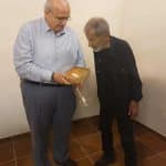 Το Πανεπιστήμιο Πατρών τίμησε τον Σταύρο Ξαρχάκο στη συναυλία που έδωσε ο μεγάλος Έλληνας Δημιουργός στο Κάστρο του Ρίου