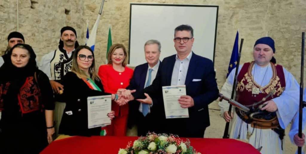Μια Ιστορική Αδελφοποίηση: Ανδραβίδα-Κυλλήνη & Crotone Ενώνουν τις Δυνάμεις τους! φωτο