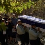 Η Χαμάς παρέδωσε τις σορούς δύο ισραηλινών ομήρων στον Ερυθρό Σταυρό