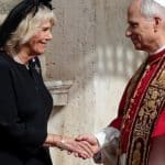 Καμίλα: Γιατί ντύθηκε στα μαύρα στη συνάντηση με τον Πάπα