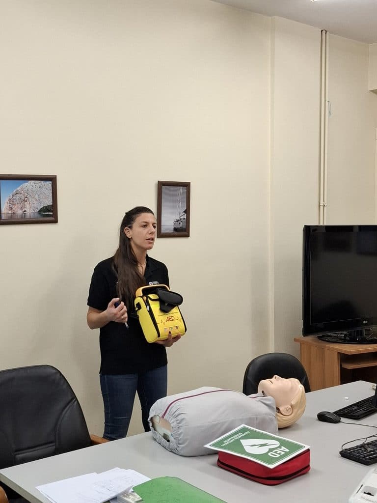 Τοποθέτηση απινιδωτή στη Διεύθυνση Πρωτοβάθμιας Εκπαίδευσης Αχαΐας- Εκπαίδευση προσωπικού στη χρήση του: Μια πράξη πρόληψης και ευθύνης Τοποθέτηση απινιδωτή στη Διεύθυνση Πρωτοβάθμιας Εκπαίδευσης Αχαΐας- Εκπαίδευση προσωπικού στη χρήση του: Μια πράξη πρόληψης και ευθύνης