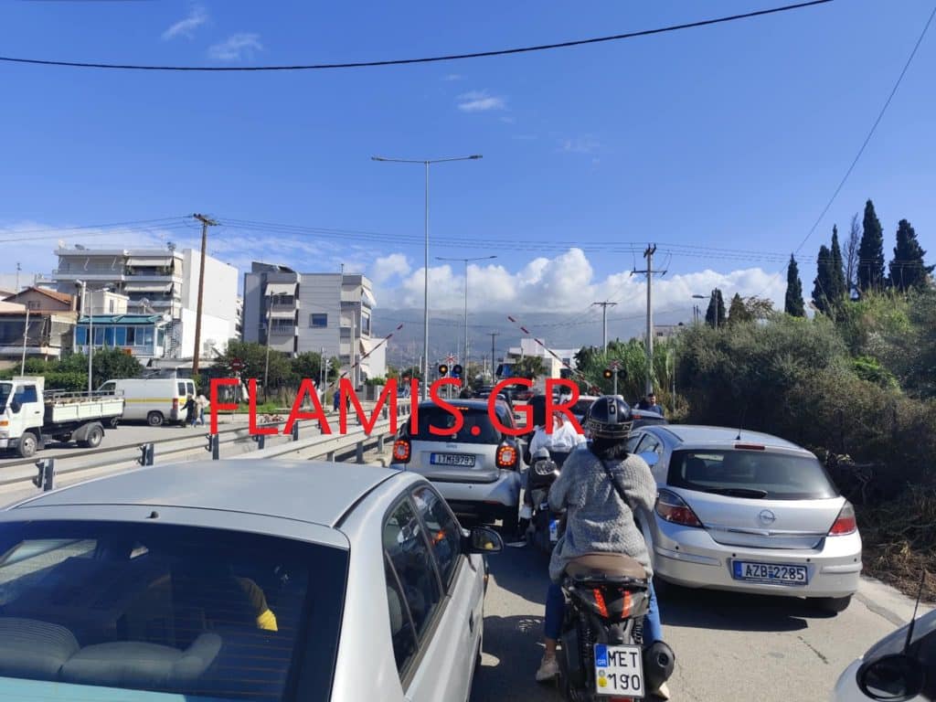 Πάτρα - Τώρα! Κομφούζιο στην Ελευθερίου Βενιζέλου! Κρατάνε τις μπάρες με τα χέρια - φωτό Πάτρα - Τώρα! Κομφούζιο στην Ελευθερίου Βενιζέλου! Κρατάνε τις μπάρες με τα χέρια - φωτό