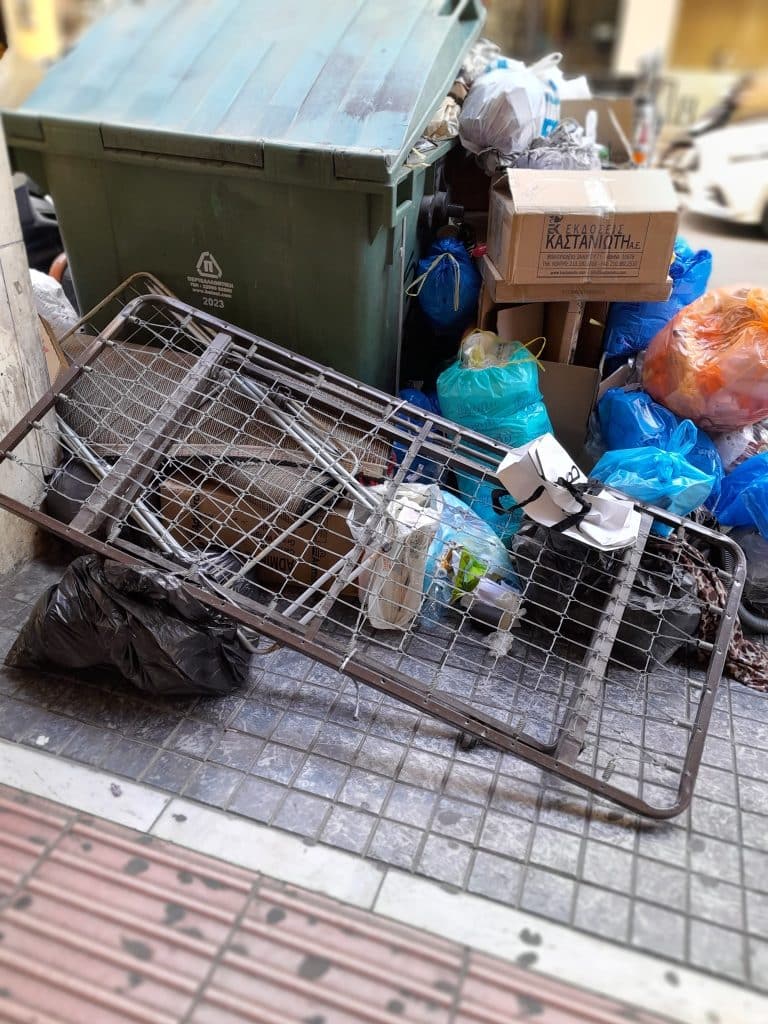 Πάτρα: Εσείς πώς θα σχολιάζατε αυτή τη σημερινή κατάσταση στο κέντρο; Δείτε ποια είναι η αιτία του "κακού"