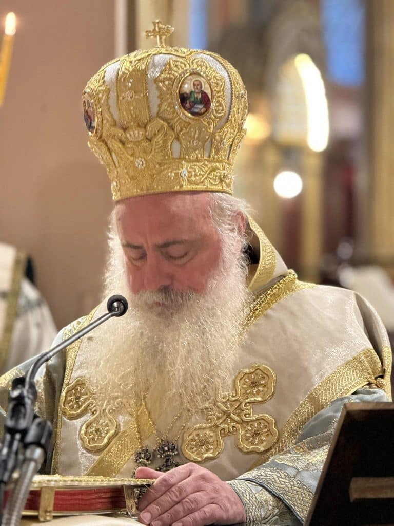 Αρχιερατική Θεία Λειτουργία στον Ενοριακό Ιερό Ναό του Αγίου Νικολάου Πατρών υπό τον Μητροπολίτη Κινσάσας - φωτο