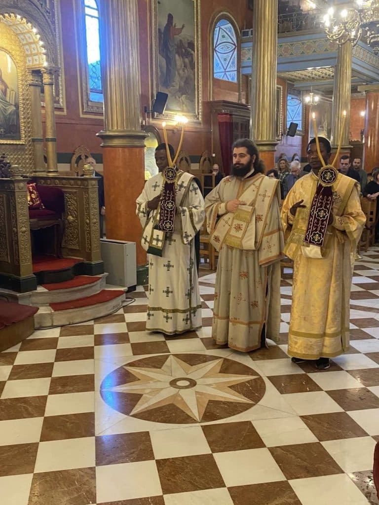 Αρχιερατική Θεία Λειτουργία στον Ενοριακό Ιερό Ναό του Αγίου Νικολάου Πατρών υπό τον Μητροπολίτη Κινσάσας - φωτο