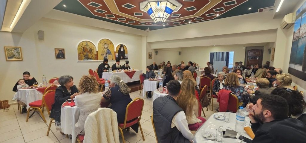 Αρχιερατική Θεία Λειτουργία στον Ενοριακό Ιερό Ναό του Αγίου Νικολάου Πατρών υπό τον Μητροπολίτη Κινσάσας - φωτο
