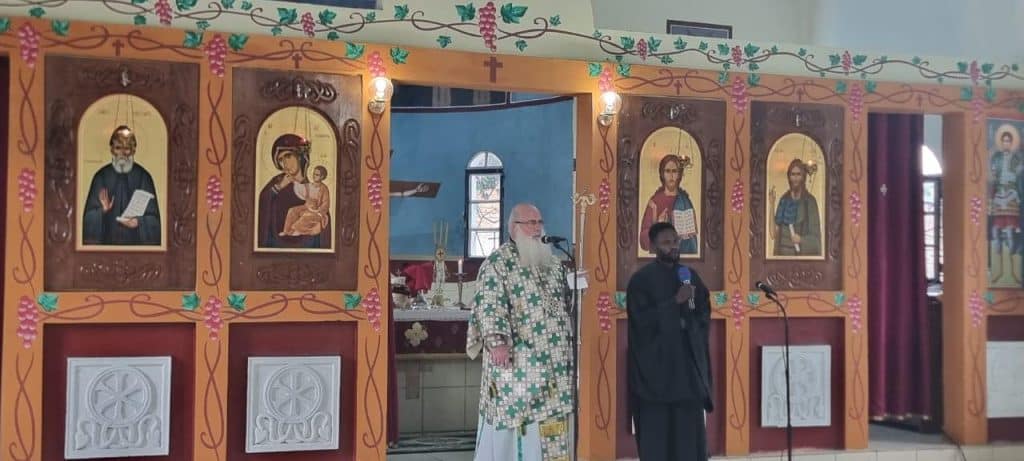 Αρχιερατική Θεία Λειτουργία στον Ενοριακό Ιερό Ναό του Αγίου Νικολάου Πατρών υπό τον Μητροπολίτη Κινσάσας - φωτο