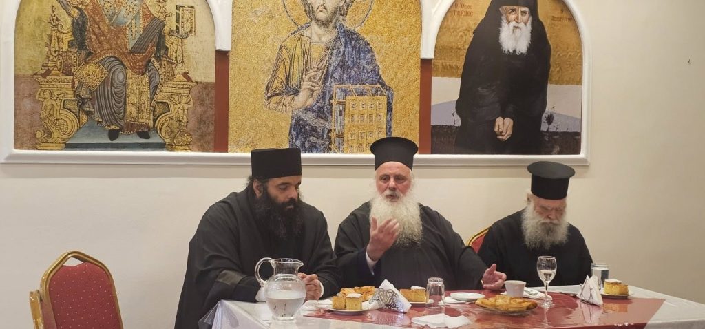 Αρχιερατική Θεία Λειτουργία στον Ενοριακό Ιερό Ναό του Αγίου Νικολάου Πατρών υπό τον Μητροπολίτη Κινσάσας - φωτο