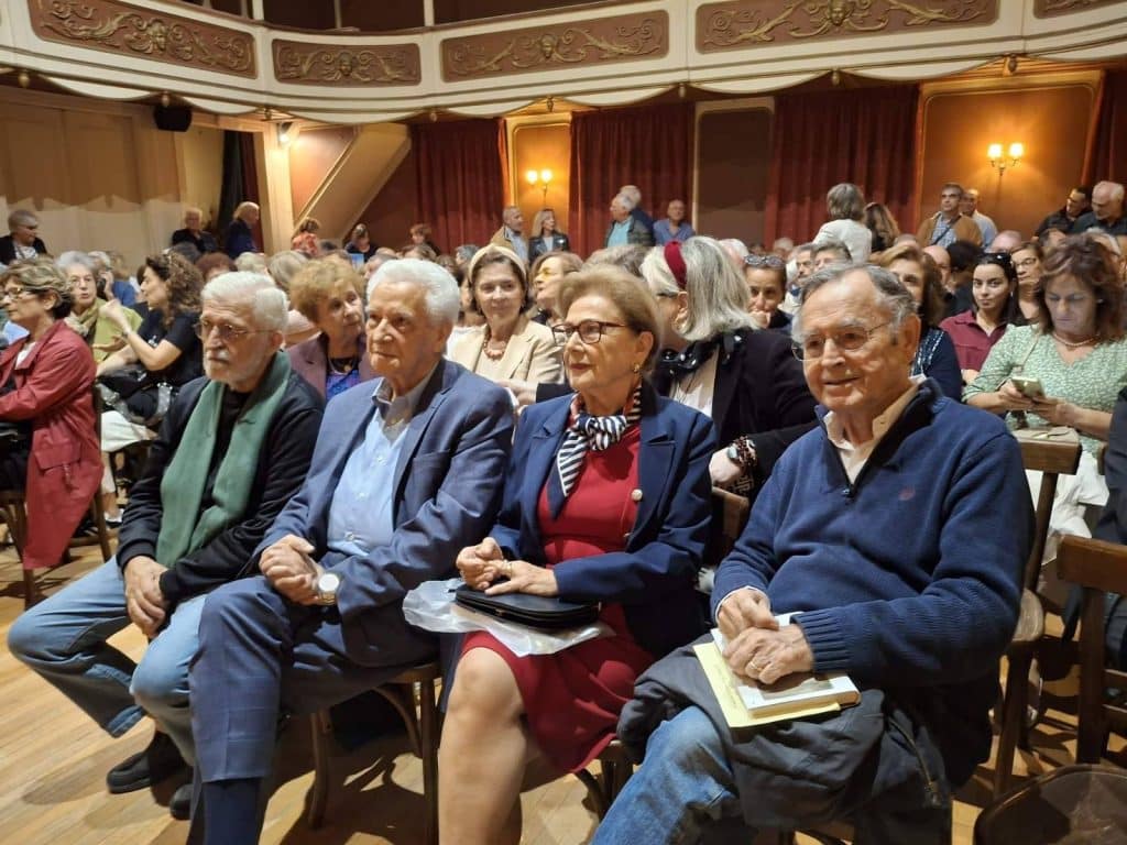 Πάτρα: Κατάμεση η "Φιλαρμονική" για το βιβλίο του Κώστα Λογαρά - φωτό Πάτρα: Κατάμεση η "Φιλαρμονική" για το βιβλίο του Κώστα Λογαρά - φωτό
