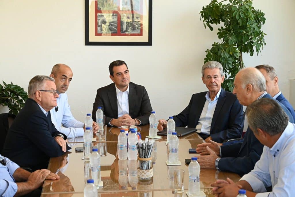 Την Παναιγιάλειο Ένωση Συνεταιρισμών επισκέφθηκε ο Γραμματέας της Πολιτικής Επιτροπής της ΝΔ Κωνσταντίνος Σκρέκας - φωτό Την Παναιγιάλειο Ένωση Συνεταιρισμών επισκέφθηκε ο Γραμματέας της Πολιτικής Επιτροπής της ΝΔ Κωνσταντίνος Σκρέκας - φωτό