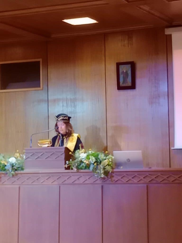 Η Βικτώρια Χίσλοπ Επίτιμη Διδάκτορας του Πανεπιστημίου Πατρών – «Από την Πλάκα στην Πάτρα… η Ελλάδα μου δίνει έμπνευση» 561339232 25485421824445033 7012759139507745318 n