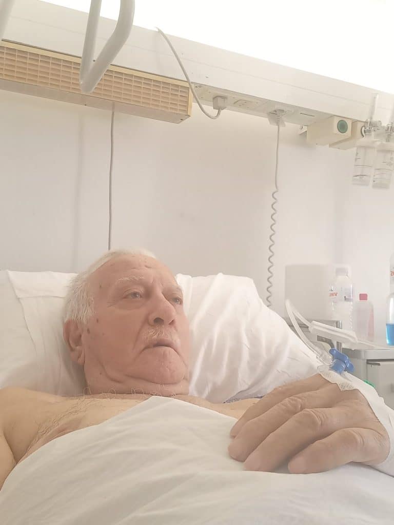 Πάτρα: Συγκίνηση για τον παππού των παιδιών! Στο Νοσοκομείο ο Γ. Κατσίποδος - φωτό Πάτρα: Συγκίνηση για τον παππού των παιδιών! Στο Νοσοκομείο ο Γ. Κατσίποδος - φωτό