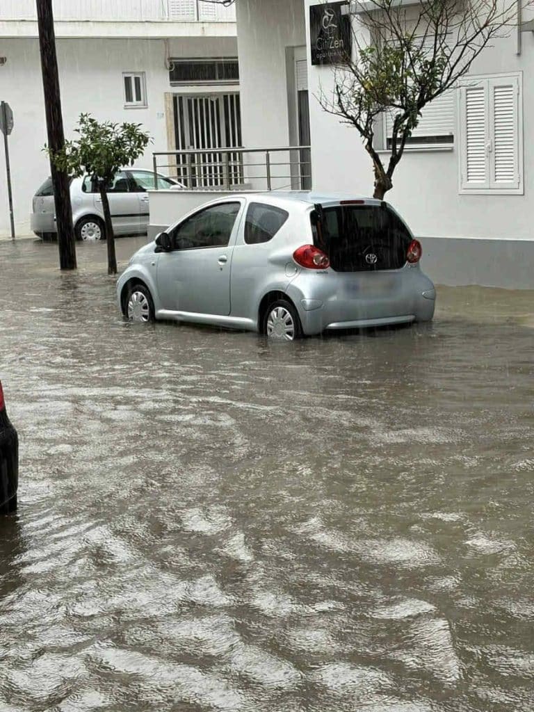 ΔΥΤΙΚΗ ΕΛΛΑΔΑ: Πλημμύρες από την βροχή! Εγκλωβισμοί στα σπίτια - Κινδύνευσε παιδί! ΦΩΤΟ ΚΑΙ ΒΙΝΤΕΟ