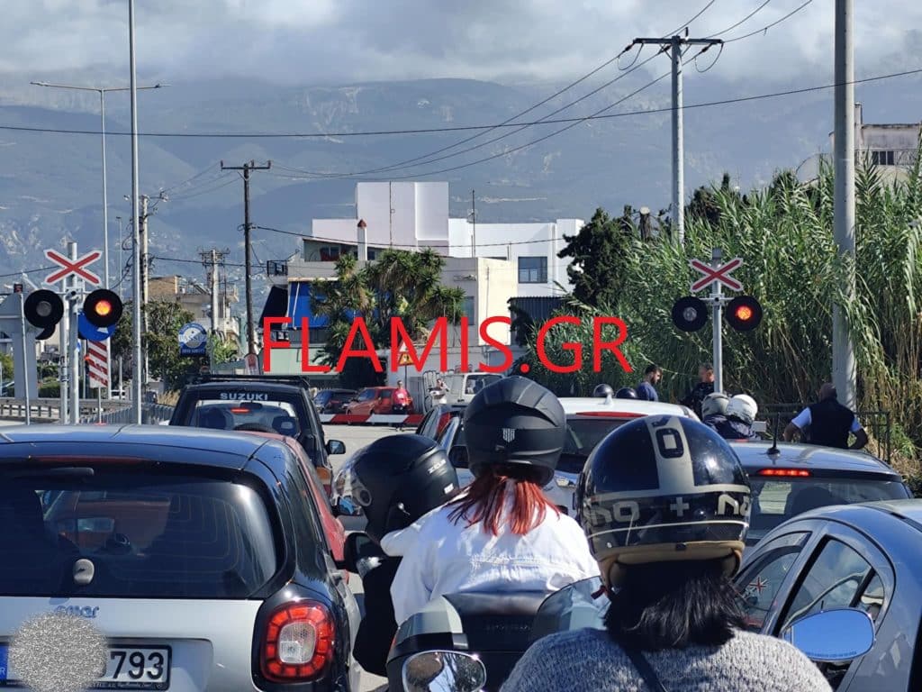 Πάτρα - Τώρα! Κομφούζιο στην Ελευθερίου Βενιζέλου! Κρατάνε τις μπάρες με τα χέρια - φωτό Πάτρα - Τώρα! Κομφούζιο στην Ελευθερίου Βενιζέλου! Κρατάνε τις μπάρες με τα χέρια - φωτό