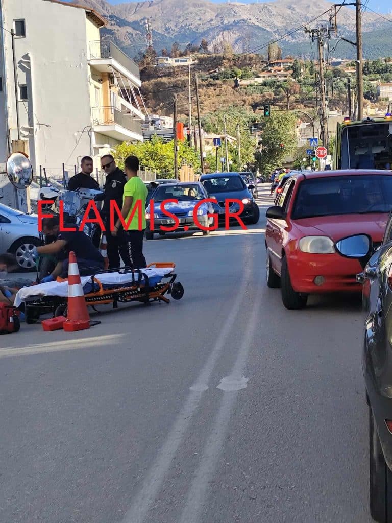 Πάτρα - ΤΩΡΑ: Τροχαίο με δίκυκλο στα Μποζαϊτικα! Εκτίναξε την γυναίκα οδηγό - φωτό