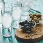 Τσίπουρο και ούζο σταθερά στην προτίμηση των Ελλήνων