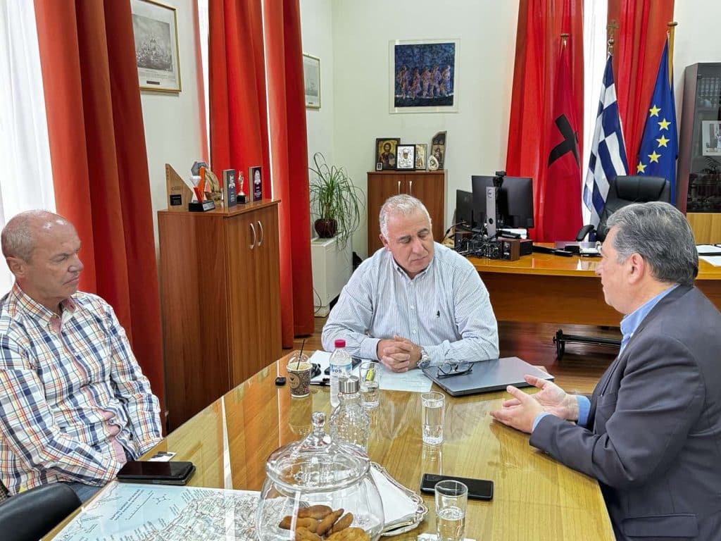ΔΗΜΗΤΡΗΣ ΠΑΛΟΥΜΠΗΣ: Συνάντηση με τον Δήμο Αιγιαλείας για το εμπόριο και την τοπική ανάπτυξη