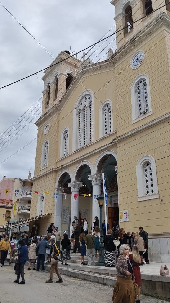 Χιλιάδες πιστών στον Αγιο Δημήτριο στην Ανω Πόλη - φωτό Χιλιάδες πιστών στον Αγιο Δημήτριο στην Ανω Πόλη - φωτό