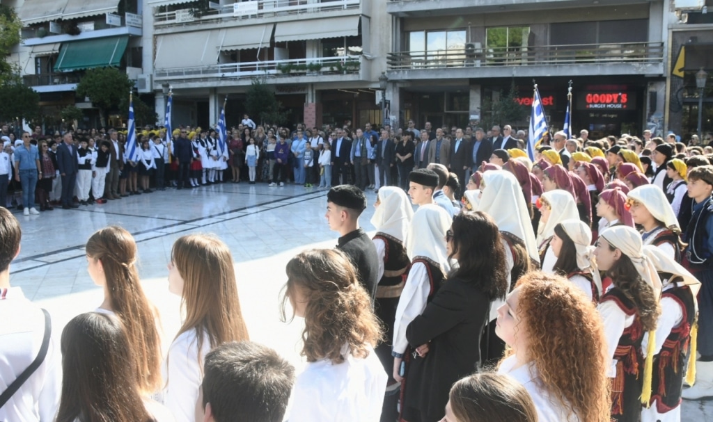 Εκδηλώσεις για την 28η Οκτωβρίου - Ο Δήμαρχος στο 9ο Γυμνάσιο - Κατάθεση στεφάνου από την Κατερίνα Σίμου - φωτό Εκδηλώσεις για την 28η Οκτωβρίου - Ο Δήμαρχος στο 9ο Γυμνάσιο - Κατάθεση στεφάνου από την Κατερίνα Σίμου - φωτό