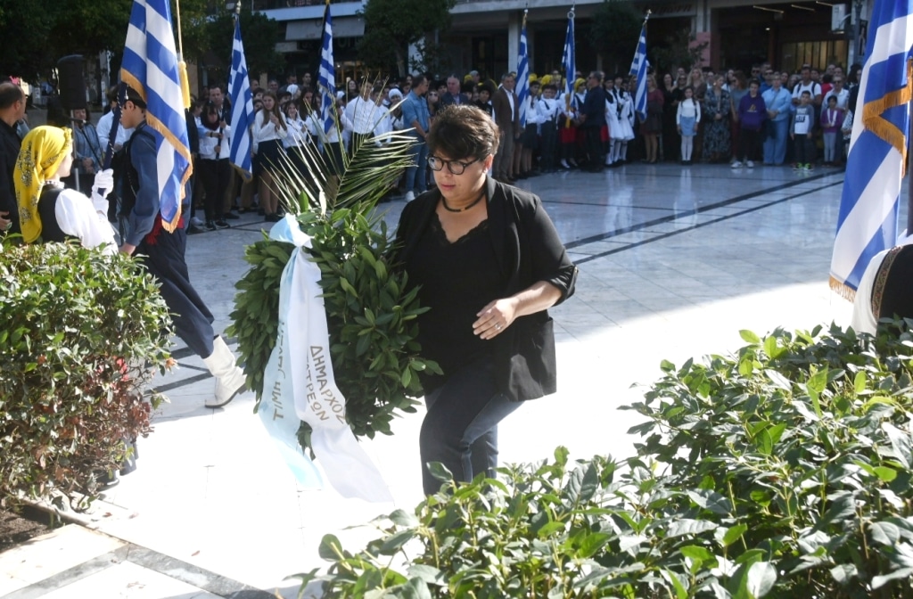 Εκδηλώσεις για την 28η Οκτωβρίου - Ο Δήμαρχος στο 9ο Γυμνάσιο - Κατάθεση στεφάνου από την Κατερίνα Σίμου - φωτό Εκδηλώσεις για την 28η Οκτωβρίου - Ο Δήμαρχος στο 9ο Γυμνάσιο - Κατάθεση στεφάνου από την Κατερίνα Σίμου - φωτό