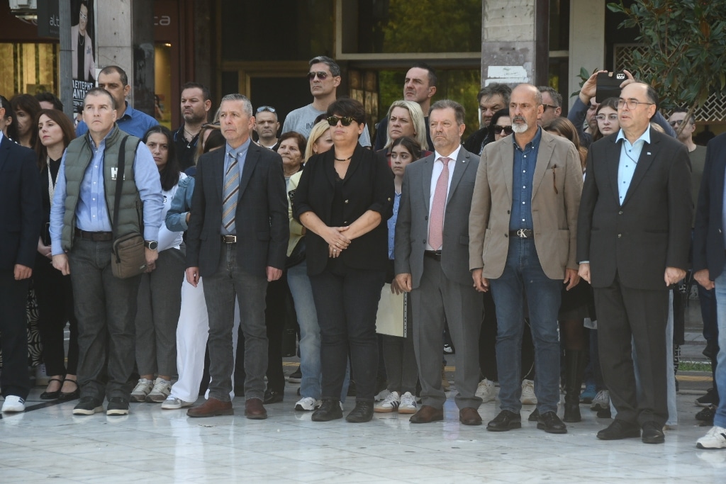 Εκδηλώσεις για την 28η Οκτωβρίου - Ο Δήμαρχος στο 9ο Γυμνάσιο - Κατάθεση στεφάνου από την Κατερίνα Σίμου - φωτό Εκδηλώσεις για την 28η Οκτωβρίου - Ο Δήμαρχος στο 9ο Γυμνάσιο - Κατάθεση στεφάνου από την Κατερίνα Σίμου - φωτό