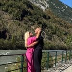 Η Ελένη Μενεγάκη έγινε 56 και γιόρτασε στα Τζουμέρκα αγκαλιά με τον Μάκη Παντζόπουλο