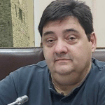 ΑΝΤΩΝΗΣ ΧΑΡΟΚΟΠΟΣ: Η αφαίρεση πινακίδων από τα σχολεία και οι ευθύνες της Δημοτικής Αρχής