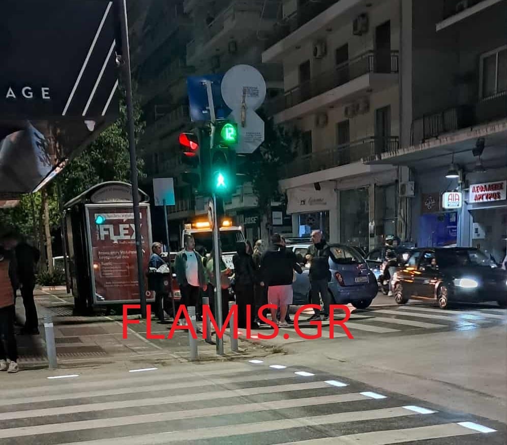 Πάτρα: Οδηγός ΙΧ έχασε τον έλεγχο και έπεσε... στην πιάτσα των ταξί στην οδό Γούναρη - φωτό Πάτρα: Οδηγός ΙΧ έχασε τον έλεγχο και έπεσε... στην πιάτσα των ταξί στην οδό Γούναρη - φωτό