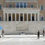 Στην εφαρμογή της τροπολογίας στρέφεται το Μαξίμου μετά τις αναταράξεις για τον Άγνωστο Στρατιώτη και το καρφί Άδωνι σε Δένδια