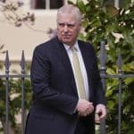 Ο πρίγκιπας Άντριου παραιτείται των τίτλων του