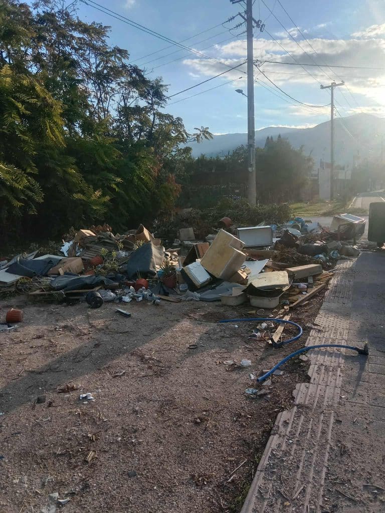 Πάτρα: Δημιούργησαν χωματερή... σε πυκνοκατοικημένη περιοχή- φωτό
