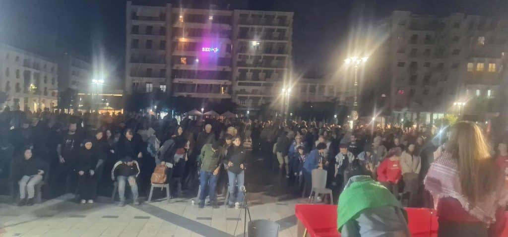 Πάτρα: Εκδήλωση για την Παλαιστίνη! Ενός λεπτού σιγή για τα θύματα του Νετανιάχου - Βιντεο - φωτό