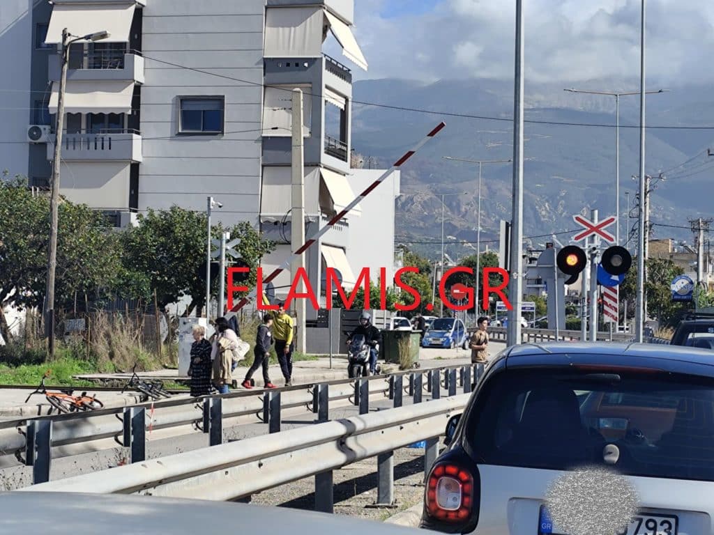 Πάτρα - Τώρα! Κομφούζιο στην Ελευθερίου Βενιζέλου! Κρατάνε τις μπάρες με τα χέρια - φωτό Πάτρα - Τώρα! Κομφούζιο στην Ελευθερίου Βενιζέλου! Κρατάνε τις μπάρες με τα χέρια - φωτό