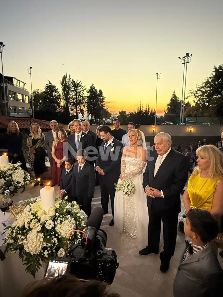 Κουμπάρος ο Κυριάκος Μητσοτάκης: Πάντρεψε τον συνεργάτη του Ελπιδοφόρο Παπανικολόπουλο με την Εβίνα Γιακουμάτου Κουμπάρος ο Κυριάκος Μητσοτάκης: Πάντρεψε τον συνεργάτη του Ελπιδοφόρο Παπανικολόπουλο με την Εβίνα Γιακουμάτου