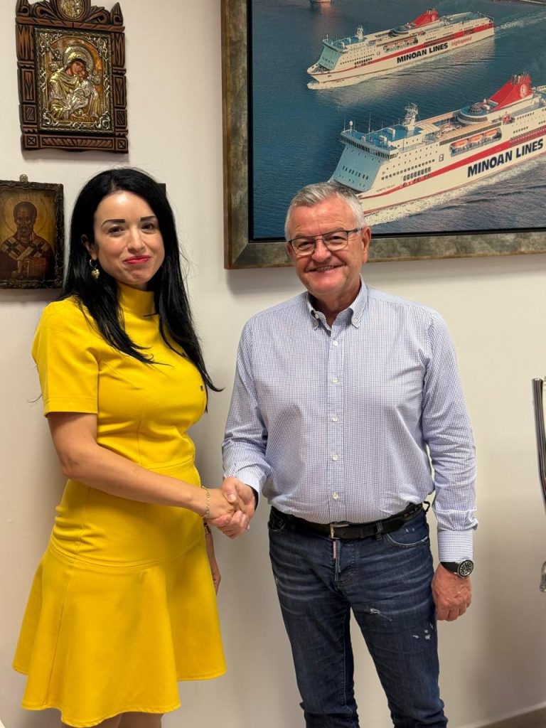 Αχαϊα: Η Κλεοπάτρα Χριστοπούλου με τον Αντώνη Κουνάβη Αχαϊα: Η Κλεοπάτρα Χριστοπούλου με τον Αντώνη Κουνάβη