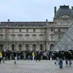 Η κλοπή από το Μουσείο του Λούβρου και η μεγάλη των κλεφτών σχολή των Ροζ Πανθήρων - Η δράση στην Ελλάδα