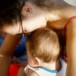 Ευρώπη: Σε ποια χώρα οι εργαζόμενες μητέρες κερδίζουν 30.000 ευρώ λιγότερα από τις εργαζόμενες χωρίς παιδιά