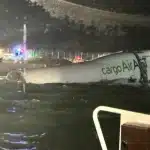 Τραγωδία στο Χονγκ Κονγκ: Αεροσκάφος της Emirates κατέληξε στη θάλασσα μετά την προσγείωση - Δύο νεκροί