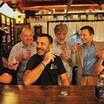 Εννέα φίλοι από την Πάτρα έφτιαξαν με μεράκι το πρώτο ελληνικό single malt ουίσκι